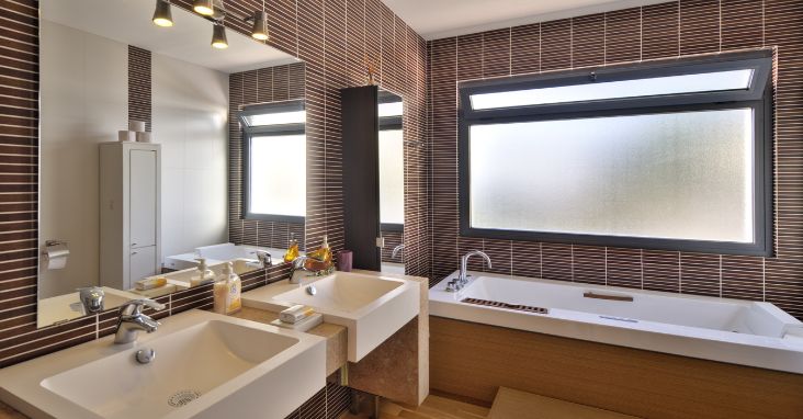 Comment bien choisir la fenêtre pour sa salle de bains ?