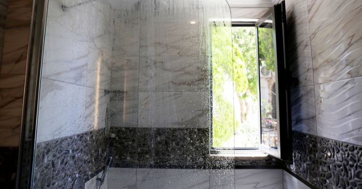 Comment bien choisir la fenêtre pour sa salle de bains ?