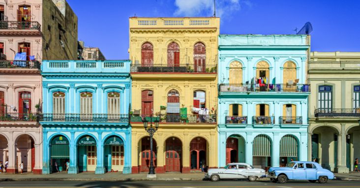 Fenêtres et portes à Cuba : voyage au cœur de l’art et de l’histoire
