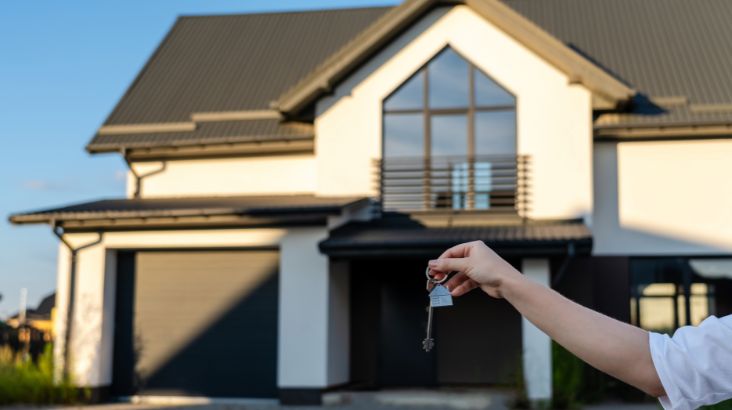 Pourquoi investir dans des fenêtres double vitrage même avec un petit budget ? Avantages, prix et aides disponibles