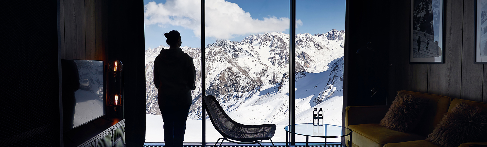 Fenêtre coulissante installée sur une maison en haute montagne