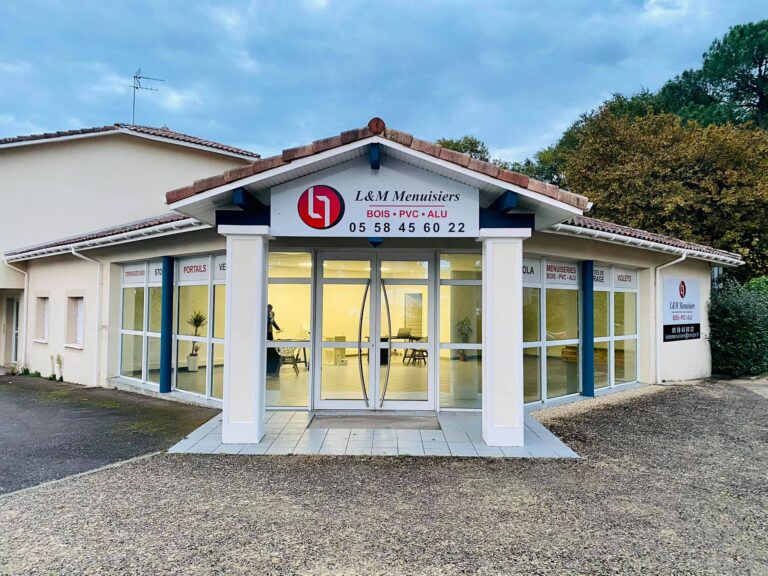 Magasin de L et M Menuisiers fenêtres et portes à Mont de Marsan dans les Landes