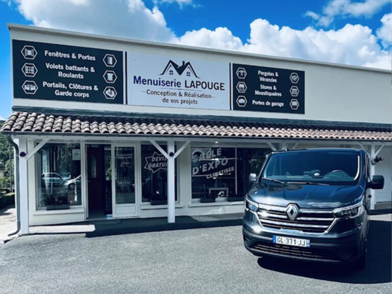 Magasin de la menuiserie Lapouge fenêtres et portes Le Lardin-Saint-Lazare en Dordogne