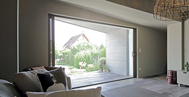 AMCC décline ses coulissants aluminium Élégance et Excellence en version à galandage