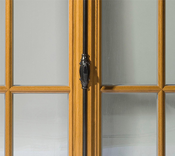 Crémone à l'ancienne fenêtre bois b67 élégance