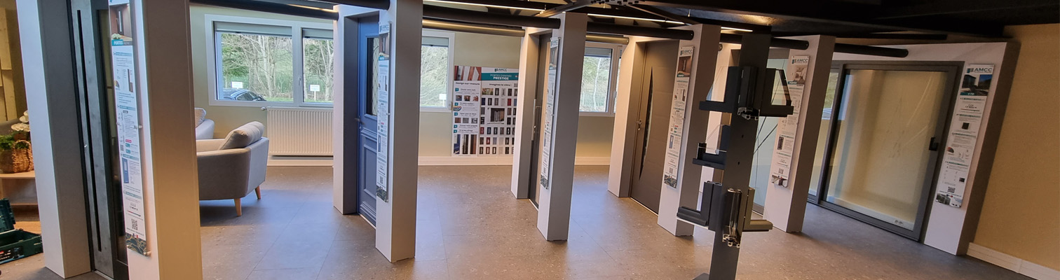 photo montrant un showroom portes et fenêtres amcc