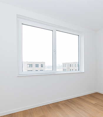 Fenêtre blanche de forme carrée ou rectangulaire