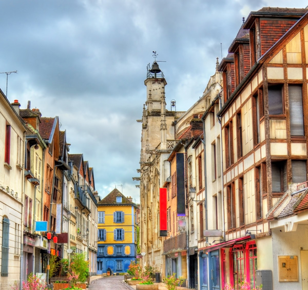 Rues de Troyes Tapprest Frères menuiseries fenêtres et portes dans l'aube près de Troyes