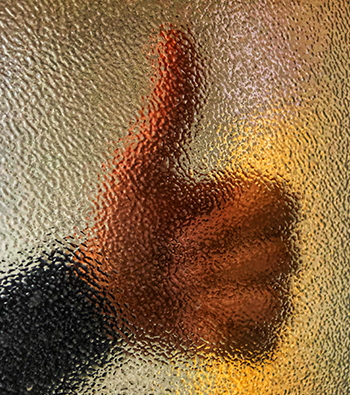 vitrage opaque sur une fenêtre