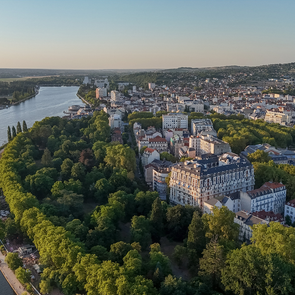 vue aérienne du bassin de logements vichyssois pour la rénovation des fenêtres et portes par VR Système