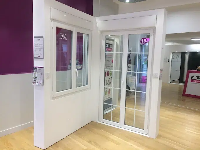 Showroom Axel Fermetures Quimper fenêtres et portes Finistère sud