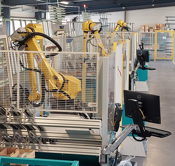 Ligne automatisée au sein de l'usine de fabrication de fenêtres et portes en PVC AMCC à Châteauroux dans l'Indre