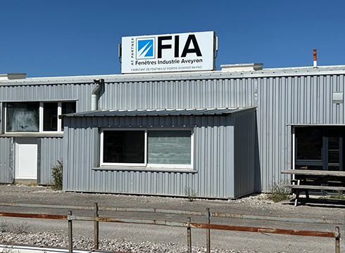 Devanture de l'usine PVC FIA à La Cavalerie