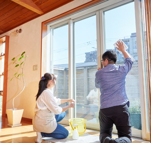 Comment garder des vitres de fenêtres propres toute l’année ?