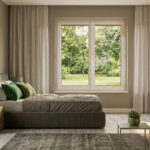 Fenêtre en PVC blanche Evoline Elegance dans une chambre aux couleurs grises avec une touche de vert