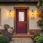 Porte d'entrée aluminium Virginia ligne élégance sur une maison au style traditionnel et chaleureux